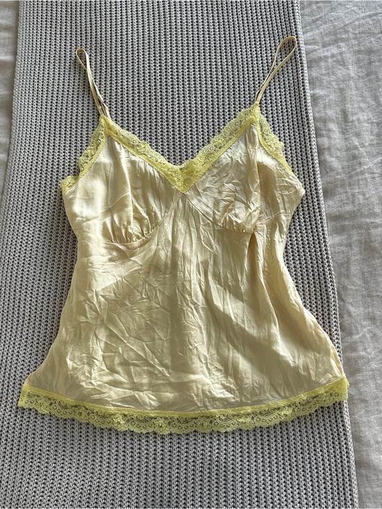 Victoria's Secret Tops - Y2K Silky Lace Trim Butter Yellow Cami Top